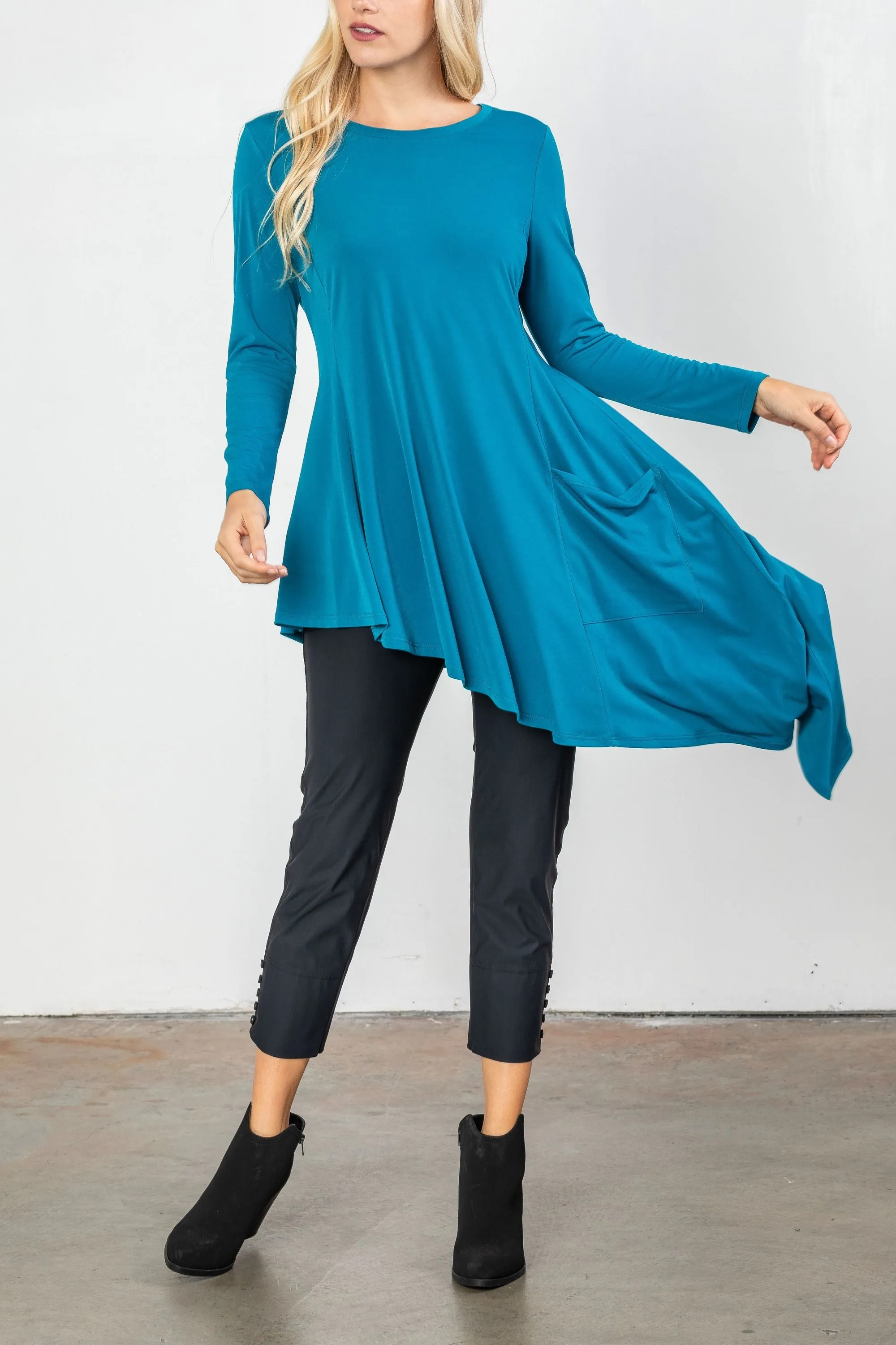 Plus Size Soft Knit Side Pocket Asymmetrical Hem Tunic