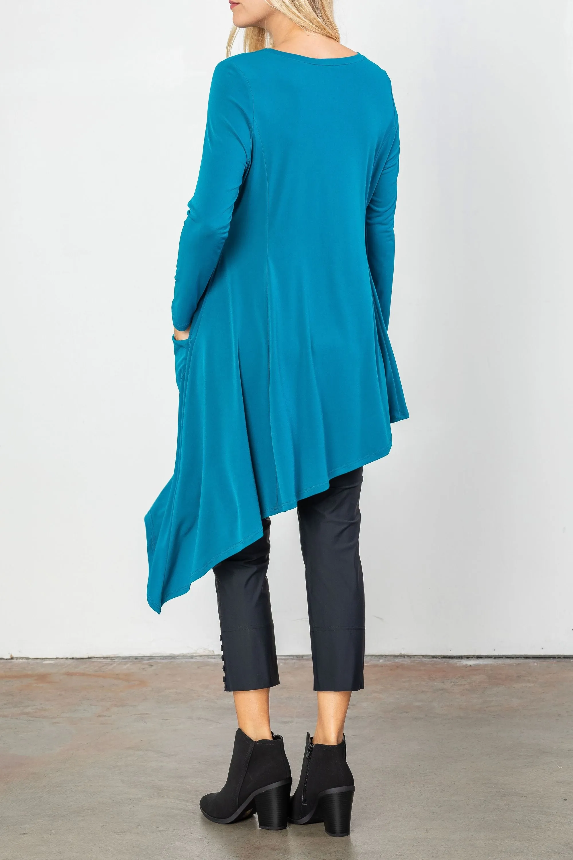 Plus Size Soft Knit Side Pocket Asymmetrical Hem Tunic