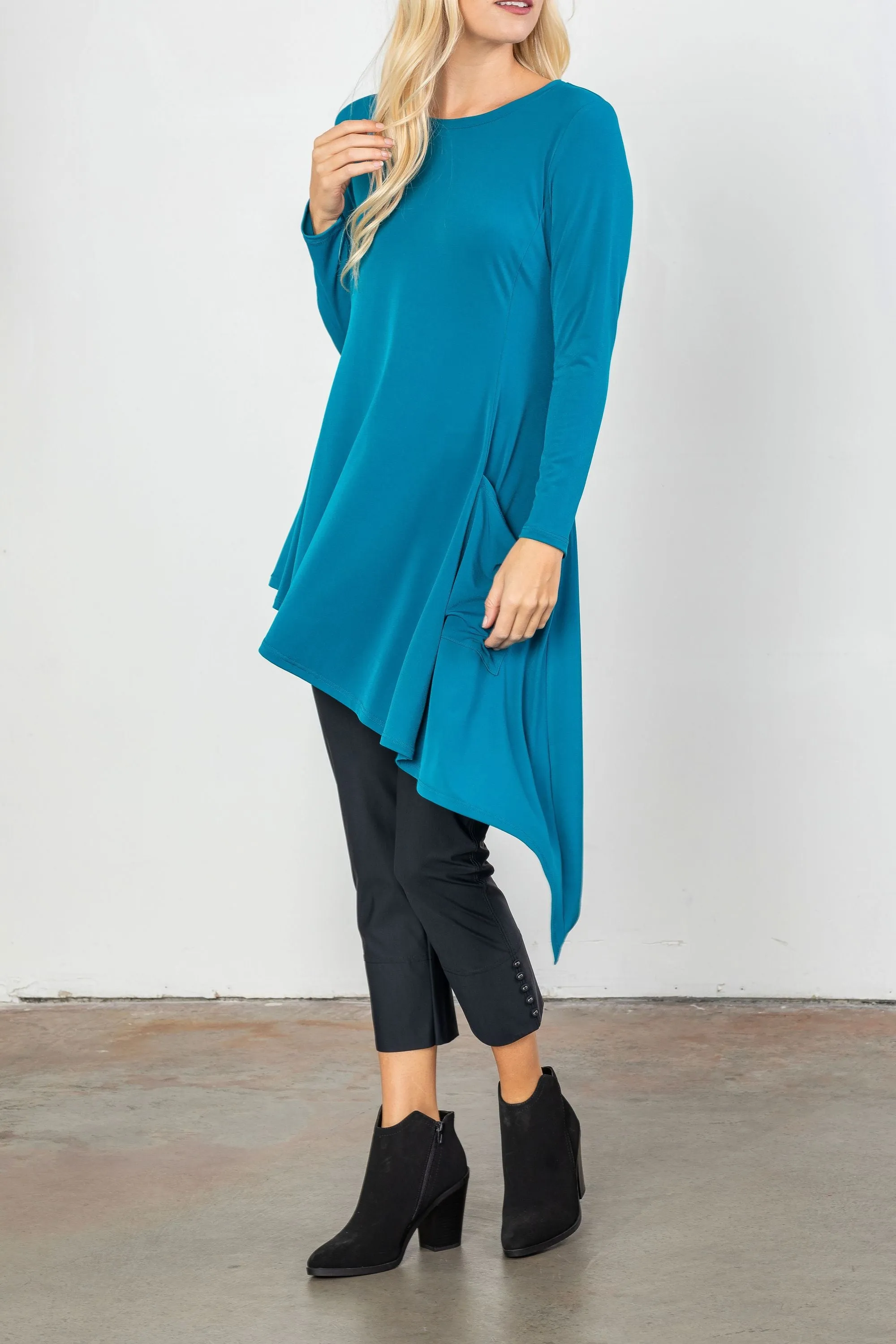 Plus Size Soft Knit Side Pocket Asymmetrical Hem Tunic